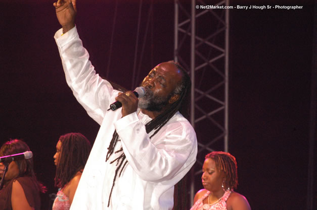 Freddy McGregor @ The Aqueduct on Rose Hall - Friday, January 26, 2007 - 10th Anniversary - Air Jamaica Jazz & Blues Festival 2007 - The Art of Music - Tuesday, January 23 - Saturday, January 27, 2007, The Aqueduct on Rose Hall, Montego Bay, Jamaica - Negril Travel Guide, Negril Jamaica WI - http://www.negriltravelguide.com - info@negriltravelguide.com...!