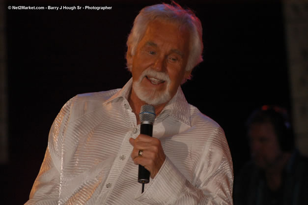 Kenny Rogers @ The Aqueduct on Rose Hall - Friday, January 26, 2007 - 10th Anniversary - Air Jamaica Jazz & Blues Festival 2007 - The Art of Music - Tuesday, January 23 - Saturday, January 27, 2007, The Aqueduct on Rose Hall, Montego Bay, Jamaica - Negril Travel Guide, Negril Jamaica WI - http://www.negriltravelguide.com - info@negriltravelguide.com...!