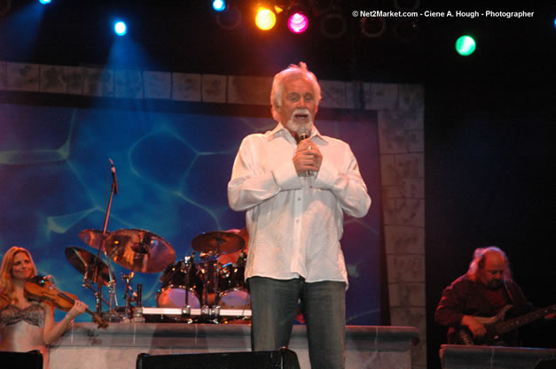 Kenny Rogers @ The Aqueduct on Rose Hall - Friday, January 26, 2007 - 10th Anniversary - Air Jamaica Jazz & Blues Festival 2007 - The Art of Music - Tuesday, January 23 - Saturday, January 27, 2007, The Aqueduct on Rose Hall, Montego Bay, Jamaica - Negril Travel Guide, Negril Jamaica WI - http://www.negriltravelguide.com - info@negriltravelguide.com...!