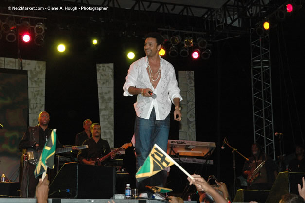 Shaggy @ The Aqueduct on Rose Hall - Friday, January 26, 2007 - 10th Anniversary - Air Jamaica Jazz & Blues Festival 2007 - The Art of Music - Tuesday, January 23 - Saturday, January 27, 2007, The Aqueduct on Rose Hall, Montego Bay, Jamaica - Negril Travel Guide, Negril Jamaica WI - http://www.negriltravelguide.com - info@negriltravelguide.com...!