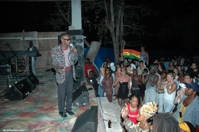 The Messenger, Reggae Super Star - Luciano - Gregory Isaacs - Bobby Dread - Swallow - backed by the Indika Band - Boubon Beach Restaurant, Beach Bar & Oceanfront Accommodations - Negril Travel Guide, Negril Jamaica WI - http://www.negriltravelguide.com - info@negriltravelguide.com...!