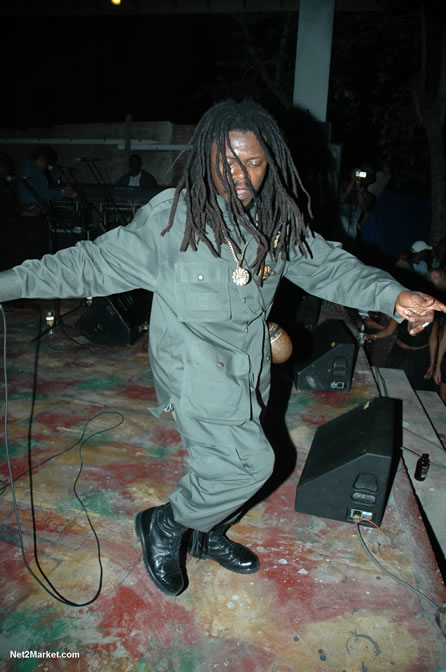 The Messenger, Reggae Super Star - Luciano - Gregory Isaacs - Bobby Dread - Swallow - backed by the Indika Band - Boubon Beach Restaurant, Beach Bar & Oceanfront Accommodations - Negril Travel Guide, Negril Jamaica WI - http://www.negriltravelguide.com - info@negriltravelguide.com...!