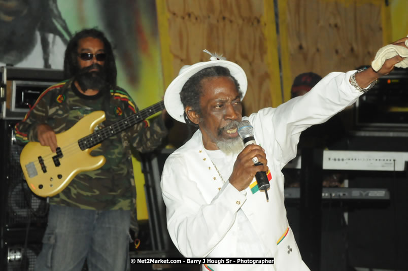 Bunny Wailer & King Yellowman at Bourbon Beach - Monday, February 25, 2008 - Bourbin Beach Restaurant, Bar, Oceanfront Accommodatioins, Live Reggae Music & Disco, Norman Manley Boulevard, Negril, Westmoreland, Jamaica W.I. - Photographs by Net2Market.com - Barry J. Hough Sr, Photographer - Negril Travel Guide, Negril Jamaica WI - http://www.negriltravelguide.com - info@negriltravelguide.com...!