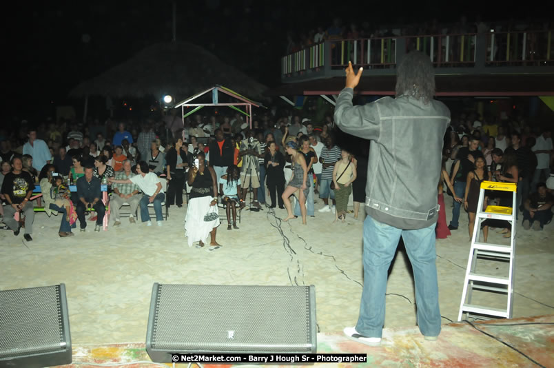 Bunny Wailer & King Yellowman at Bourbon Beach - Monday, February 25, 2008 - Bourbin Beach Restaurant, Bar, Oceanfront Accommodatioins, Live Reggae Music & Disco, Norman Manley Boulevard, Negril, Westmoreland, Jamaica W.I. - Photographs by Net2Market.com - Barry J. Hough Sr, Photographer - Negril Travel Guide, Negril Jamaica WI - http://www.negriltravelguide.com - info@negriltravelguide.com...!