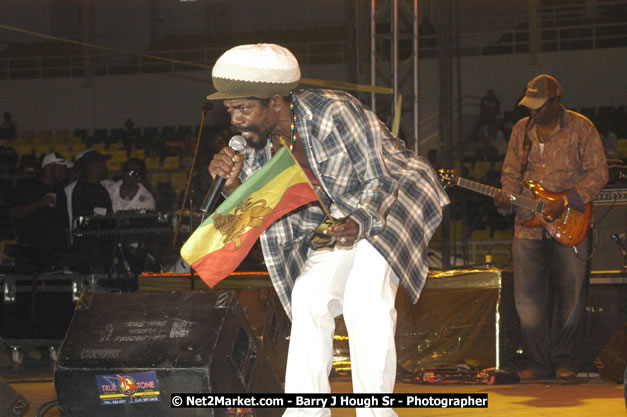 Cocoa Tea - Cure Fest 2007 - Longing For Concert at Trelawny Multi Purpose Stadium, Trelawny, Jamaica - Sunday, October 14, 2007 - Cure Fest 2007 October 12th-14th, 2007 Presented by Danger Promotions, Iyah Cure Promotions, and Brass Gate Promotions - Alison Young, Publicist - Photographs by Net2Market.com - Barry J. Hough Sr, Photographer - Negril Travel Guide, Negril Jamaica WI - http://www.negriltravelguide.com - info@negriltravelguide.com...!