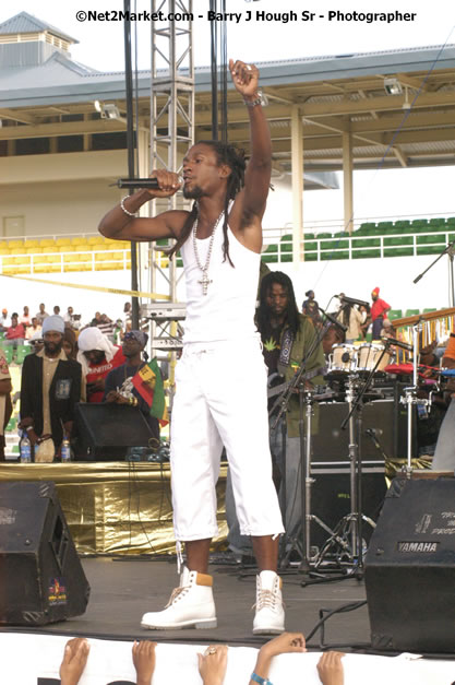 Jah Cure - Cure Fest 2007 - Longing For Concert at Trelawny Multi Purpose Stadium, Trelawny, Jamaica - Sunday, October 14, 2007 - Cure Fest 2007 October 12th-14th, 2007 Presented by Danger Promotions, Iyah Cure Promotions, and Brass Gate Promotions - Alison Young, Publicist - Photographs by Net2Market.com - Barry J. Hough Sr, Photographer - Negril Travel Guide, Negril Jamaica WI - http://www.negriltravelguide.com - info@negriltravelguide.com...!