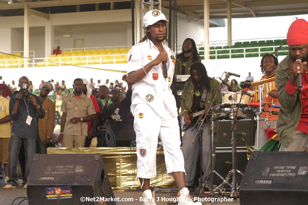 Jah Cure - Cure Fest 2007 - Longing For Concert at Trelawny Multi Purpose Stadium, Trelawny, Jamaica - Sunday, October 14, 2007 - Cure Fest 2007 October 12th-14th, 2007 Presented by Danger Promotions, Iyah Cure Promotions, and Brass Gate Promotions - Alison Young, Publicist - Photographs by Net2Market.com - Barry J. Hough Sr, Photographer - Negril Travel Guide, Negril Jamaica WI - http://www.negriltravelguide.com - info@negriltravelguide.com...!