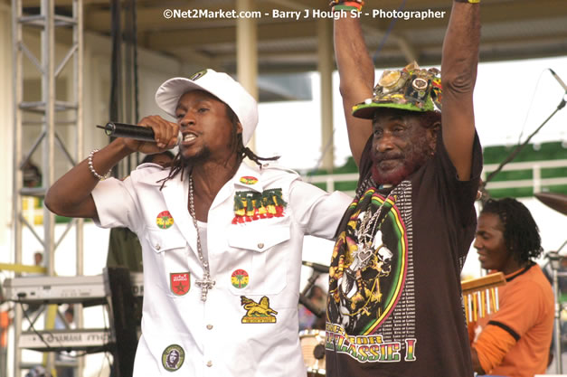 Jah Cure - Cure Fest 2007 - Longing For Concert at Trelawny Multi Purpose Stadium, Trelawny, Jamaica - Sunday, October 14, 2007 - Cure Fest 2007 October 12th-14th, 2007 Presented by Danger Promotions, Iyah Cure Promotions, and Brass Gate Promotions - Alison Young, Publicist - Photographs by Net2Market.com - Barry J. Hough Sr, Photographer - Negril Travel Guide, Negril Jamaica WI - http://www.negriltravelguide.com - info@negriltravelguide.com...!