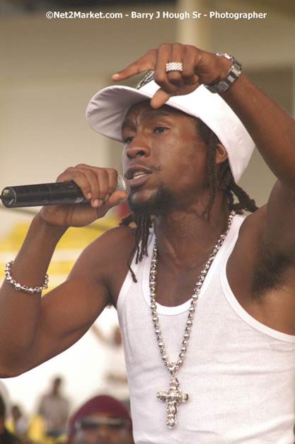 Jah Cure - Cure Fest 2007 - Longing For Concert at Trelawny Multi Purpose Stadium, Trelawny, Jamaica - Sunday, October 14, 2007 - Cure Fest 2007 October 12th-14th, 2007 Presented by Danger Promotions, Iyah Cure Promotions, and Brass Gate Promotions - Alison Young, Publicist - Photographs by Net2Market.com - Barry J. Hough Sr, Photographer - Negril Travel Guide, Negril Jamaica WI - http://www.negriltravelguide.com - info@negriltravelguide.com...!