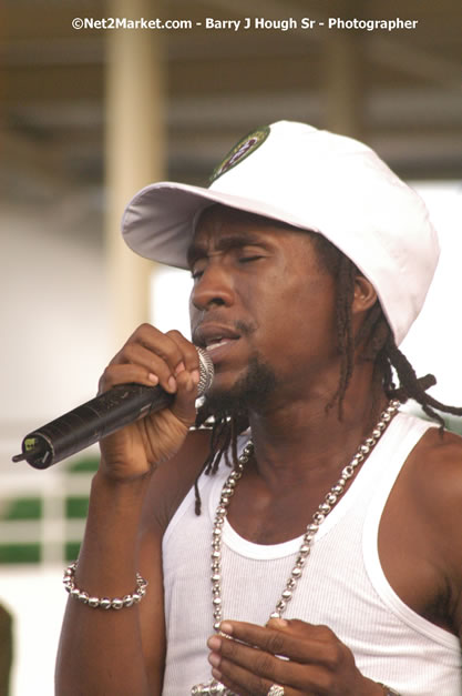 Jah Cure - Cure Fest 2007 - Longing For Concert at Trelawny Multi Purpose Stadium, Trelawny, Jamaica - Sunday, October 14, 2007 - Cure Fest 2007 October 12th-14th, 2007 Presented by Danger Promotions, Iyah Cure Promotions, and Brass Gate Promotions - Alison Young, Publicist - Photographs by Net2Market.com - Barry J. Hough Sr, Photographer - Negril Travel Guide, Negril Jamaica WI - http://www.negriltravelguide.com - info@negriltravelguide.com...!