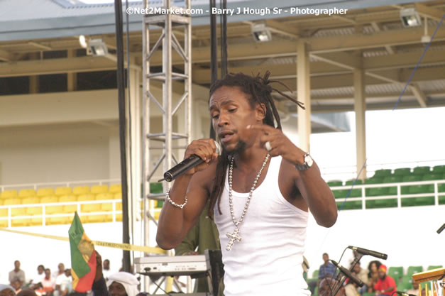 Jah Cure - Cure Fest 2007 - Longing For Concert at Trelawny Multi Purpose Stadium, Trelawny, Jamaica - Sunday, October 14, 2007 - Cure Fest 2007 October 12th-14th, 2007 Presented by Danger Promotions, Iyah Cure Promotions, and Brass Gate Promotions - Alison Young, Publicist - Photographs by Net2Market.com - Barry J. Hough Sr, Photographer - Negril Travel Guide, Negril Jamaica WI - http://www.negriltravelguide.com - info@negriltravelguide.com...!