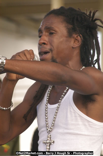 Jah Cure - Cure Fest 2007 - Longing For Concert at Trelawny Multi Purpose Stadium, Trelawny, Jamaica - Sunday, October 14, 2007 - Cure Fest 2007 October 12th-14th, 2007 Presented by Danger Promotions, Iyah Cure Promotions, and Brass Gate Promotions - Alison Young, Publicist - Photographs by Net2Market.com - Barry J. Hough Sr, Photographer - Negril Travel Guide, Negril Jamaica WI - http://www.negriltravelguide.com - info@negriltravelguide.com...!