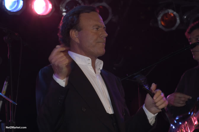 Julio Iglesias - Air Jamaica Jazz & Blues 2005 - The Art Of Music - Cinnamon Hill Golf Course, Rose Hall, Montego Bay - Negril Travel Guide, Negril Jamaica WI - http://www.negriltravelguide.com - info@negriltravelguide.com...!