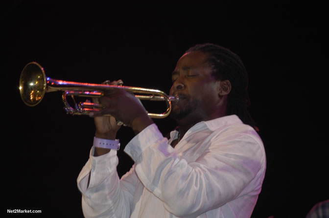 Performances - Air Jamaica Jazz & Blues 2005 - The Art Of Music - Cinnamon Hill Golf Course, Rose Hall, Montego Bay - Negril Travel Guide, Negril Jamaica WI - http://www.negriltravelguide.com - info@negriltravelguide.com...!