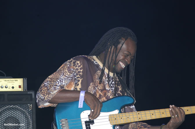 Performances - Air Jamaica Jazz & Blues 2005 - The Art Of Music - Cinnamon Hill Golf Course, Rose Hall, Montego Bay - Negril Travel Guide, Negril Jamaica WI - http://www.negriltravelguide.com - info@negriltravelguide.com...!