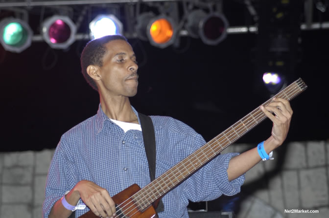 Performances - Air Jamaica Jazz & Blues 2005 - The Art Of Music - Cinnamon Hill Golf Course, Rose Hall, Montego Bay - Negril Travel Guide, Negril Jamaica WI - http://www.negriltravelguide.com - info@negriltravelguide.com...!