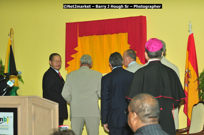 The Unveiling Of The Commemorative Plaque By The Honourable Prime Minister, Orette Bruce Golding, MP, And Their Majesties, King Juan Carlos I And Queen Sofia Of Spain - On Wednesday, February 18, 2009, Marking The Completion Of The Expansion Of Sangster International Airport, Venue at Sangster International Airport, Montego Bay, St James, Jamaica - Wednesday, February 18, 2009 - Photographs by Net2Market.com - Barry J. Hough Sr, Photographer/Photojournalist - Negril Travel Guide, Negril Jamaica WI - http://www.negriltravelguide.com - info@negriltravelguide.com...!