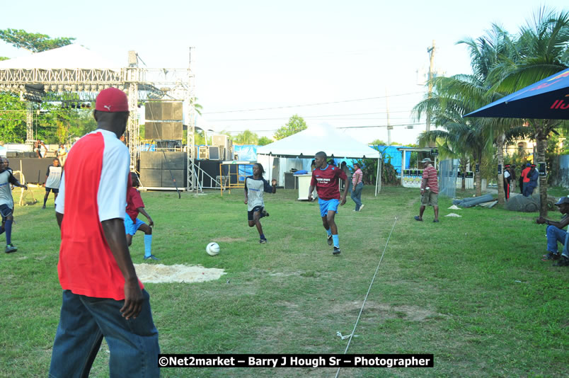 Marley Magic Traffic Jam - Celebrity Football @ Spring Break - Saturday, March 21, 2009 - Also Featuring: Kelley, Capleton, Junior Reid, Spragga Benz, Wayne Marshall, Munga, Romaine Virgo,Embee, Bango Herman, Flava K, Whisky Baggio, Andrew and Wadda Blood, Black Am I, Packa, Venue at Waz Beach, Norman Manley Boulevard, Negril Westmoreland, Jamaica - Saturday, March 21, 2009 - Photographs by Net2Market.com - Barry J. Hough Sr, Photographer/Photojournalist - Negril Travel Guide, Negril Jamaica WI - http://www.negriltravelguide.com - info@negriltravelguide.com...!