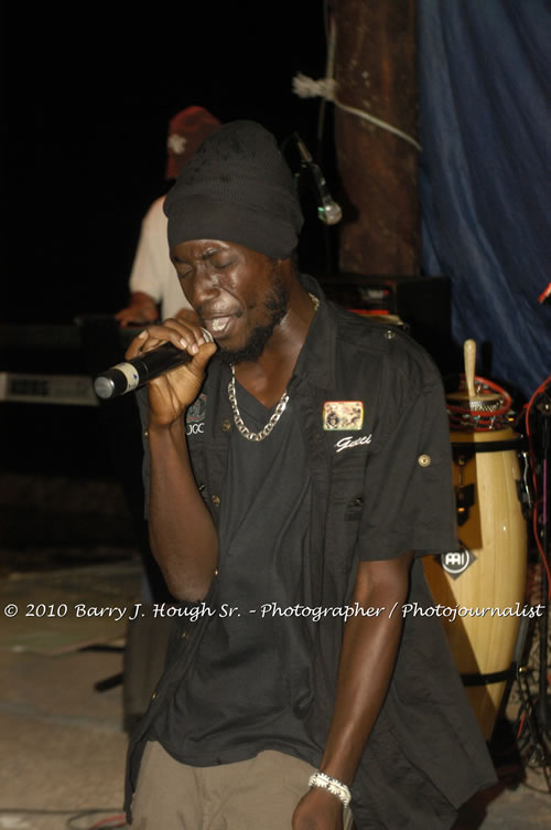 Etana - Live In Concert - One Love Reggae Concert Series 09/10 @ Negril Escape Resort and Spa, December 22, 2009, One Love Drive, West End, Negril, Westmoreland, Jamaica W.I. - Photographs by Net2Market.com - Barry J. Hough Sr, Photographer/Photojournalist - Negril Travel Guide, Negril Jamaica WI - http://www.negriltravelguide.com - info@negriltravelguide.com...!