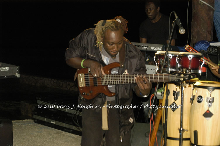 Etana - Live In Concert - One Love Reggae Concert Series 09/10 @ Negril Escape Resort and Spa, December 22, 2009, One Love Drive, West End, Negril, Westmoreland, Jamaica W.I. - Photographs by Net2Market.com - Barry J. Hough Sr, Photographer/Photojournalist - Negril Travel Guide, Negril Jamaica WI - http://www.negriltravelguide.com - info@negriltravelguide.com...!