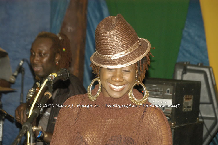 Etana - Live In Concert - One Love Reggae Concert Series 09/10 @ Negril Escape Resort and Spa, December 22, 2009, One Love Drive, West End, Negril, Westmoreland, Jamaica W.I. - Photographs by Net2Market.com - Barry J. Hough Sr, Photographer/Photojournalist - Negril Travel Guide, Negril Jamaica WI - http://www.negriltravelguide.com - info@negriltravelguide.com...!