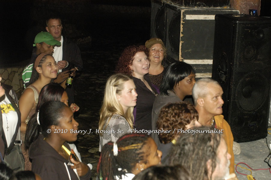 Etana - Live In Concert - One Love Reggae Concert Series 09/10 @ Negril Escape Resort and Spa, December 22, 2009, One Love Drive, West End, Negril, Westmoreland, Jamaica W.I. - Photographs by Net2Market.com - Barry J. Hough Sr, Photographer/Photojournalist - Negril Travel Guide, Negril Jamaica WI - http://www.negriltravelguide.com - info@negriltravelguide.com...!