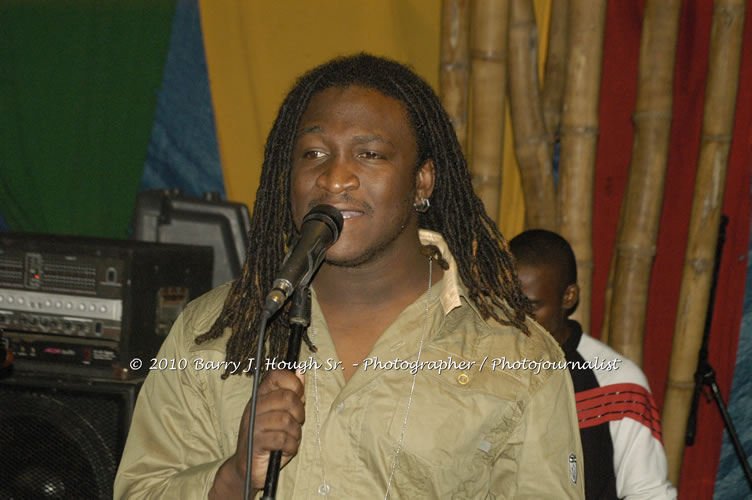 Etana - Live In Concert - One Love Reggae Concert Series 09/10 @ Negril Escape Resort and Spa, December 22, 2009, One Love Drive, West End, Negril, Westmoreland, Jamaica W.I. - Photographs by Net2Market.com - Barry J. Hough Sr, Photographer/Photojournalist - Negril Travel Guide, Negril Jamaica WI - http://www.negriltravelguide.com - info@negriltravelguide.com...!