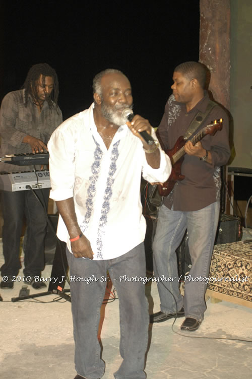 Freddy McGregor - Live In Concert @ Negril Escape Resort and Spa, One Love Drive, West End, Negril, Westmoreland, Jamaica W.I. - Photographs by Net2Market.com - Barry J. Hough Sr, Photographer/Photojournalist - Negril Travel Guide, Negril Jamaica WI - http://www.negriltravelguide.com - info@negriltravelguide.com...!