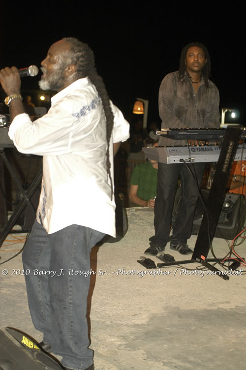 Freddy McGregor - Live In Concert @ Negril Escape Resort and Spa, One Love Drive, West End, Negril, Westmoreland, Jamaica W.I. - Photographs by Net2Market.com - Barry J. Hough Sr, Photographer/Photojournalist - Negril Travel Guide, Negril Jamaica WI - http://www.negriltravelguide.com - info@negriltravelguide.com...!