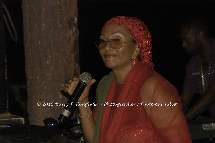 Marcia Griffiths & Edge Michael - Live In Concert - One Love Reggae Concert Series 09/10 @ Negril Escape Resort and Spa, December 29, 2009, One Love Drive, West End, Negril, Westmoreland, Jamaica W.I. - Photographs by Net2Market.com - Barry J. Hough Sr, Photographer/Photojournalist - Negril Travel Guide, Negril Jamaica WI - http://www.negriltravelguide.com - info@negriltravelguide.com...!