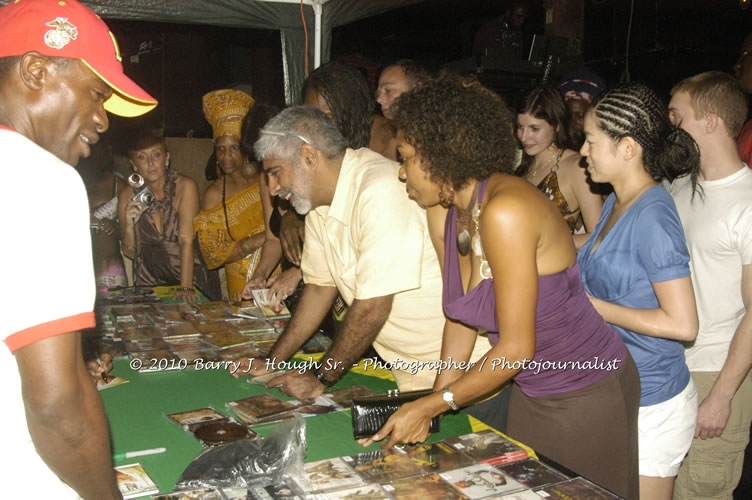 Marcia Griffiths & Edge Michael - Live In Concert - One Love Reggae Concert Series 09/10 @ Negril Escape Resort and Spa, December 29, 2009, One Love Drive, West End, Negril, Westmoreland, Jamaica W.I. - Photographs by Net2Market.com - Barry J. Hough Sr, Photographer/Photojournalist - Negril Travel Guide, Negril Jamaica WI - http://www.negriltravelguide.com - info@negriltravelguide.com...!