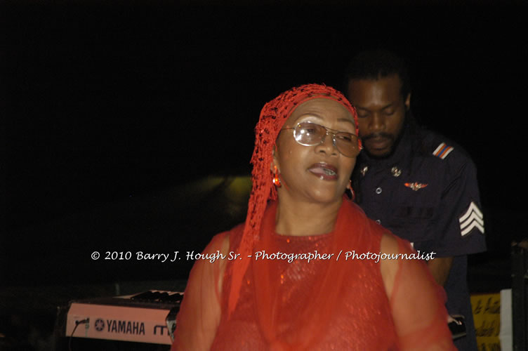 Marcia Griffiths & Edge Michael - Live In Concert - One Love Reggae Concert Series 09/10 @ Negril Escape Resort and Spa, December 29, 2009, One Love Drive, West End, Negril, Westmoreland, Jamaica W.I. - Photographs by Net2Market.com - Barry J. Hough Sr, Photographer/Photojournalist - Negril Travel Guide, Negril Jamaica WI - http://www.negriltravelguide.com - info@negriltravelguide.com...!