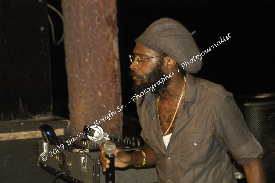  Tarrus Riley - Live in Concert - at the One Love Reggae Concert Series 09/10 @ Negril Escape Resort & Spa - Also Featuring: Mistic Bowie, Monday Justice, Cash, Dean Frazier - DJ Gemini - MC Oliver Cargill, Negril Escape Resort & Spa, One Love Drive, West End, Negril, Westmoreland, Jamaica W.I. - Tuesday, November 17, 2009 - Photographs by Net2Market.com - Barry J. Hough Sr, Photographer / Photojournalist - Photos taken with a Nikon D70, D100, or D300 - Negril Travel Guide, Negril Jamaica WI - http://www.negriltravelguide.com - info@negriltravelguide.com...!