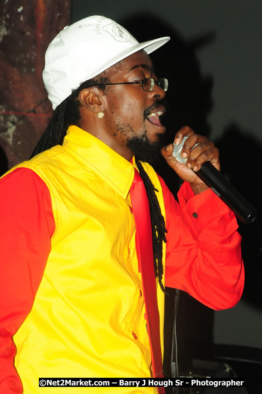 Beenie Man - Live in Concert, plus Hiyah Grade Band @ The Sunset Show @ Negril Escape Resort and Spa, Tuesday, February 3, 2009 - Live Reggae Music at Negril Escape - Tuesday Nights 6:00PM to 10:00 PM - One Love Drive, West End, Negril, Westmoreland, Jamaica W.I. - Photographs by Net2Market.com - Barry J. Hough Sr, Photographer/Photojournalist - The Negril Travel Guide - Negril's and Jamaica's Number One Concert Photography Web Site with over 40,000 Jamaican Concert photographs Published -  Negril Travel Guide, Negril Jamaica WI - http://www.negriltravelguide.com - info@negriltravelguide.com...!