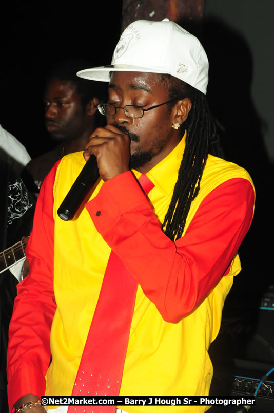 Beenie Man - Live in Concert, plus Hiyah Grade Band @ The Sunset Show @ Negril Escape Resort and Spa, Tuesday, February 3, 2009 - Live Reggae Music at Negril Escape - Tuesday Nights 6:00PM to 10:00 PM - One Love Drive, West End, Negril, Westmoreland, Jamaica W.I. - Photographs by Net2Market.com - Barry J. Hough Sr, Photographer/Photojournalist - The Negril Travel Guide - Negril's and Jamaica's Number One Concert Photography Web Site with over 40,000 Jamaican Concert photographs Published -  Negril Travel Guide, Negril Jamaica WI - http://www.negriltravelguide.com - info@negriltravelguide.com...!