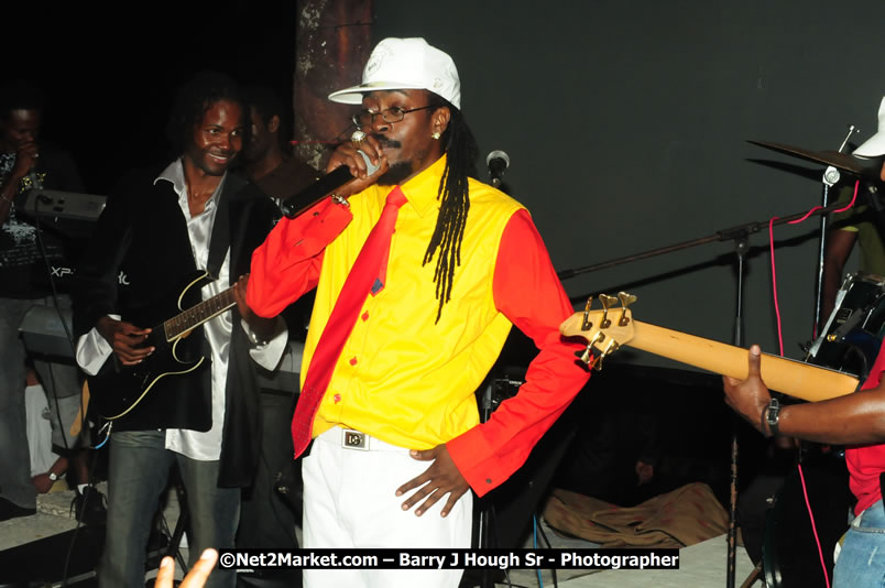 Beenie Man - Live in Concert, plus Hiyah Grade Band @ The Sunset Show @ Negril Escape Resort and Spa, Tuesday, February 3, 2009 - Live Reggae Music at Negril Escape - Tuesday Nights 6:00PM to 10:00 PM - One Love Drive, West End, Negril, Westmoreland, Jamaica W.I. - Photographs by Net2Market.com - Barry J. Hough Sr, Photographer/Photojournalist - The Negril Travel Guide - Negril's and Jamaica's Number One Concert Photography Web Site with over 40,000 Jamaican Concert photographs Published -  Negril Travel Guide, Negril Jamaica WI - http://www.negriltravelguide.com - info@negriltravelguide.com...!