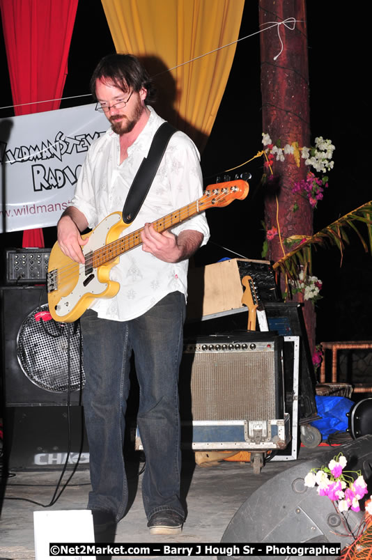 Chinese New Year @ The Sunset Show at Negril Escape - Tuesday, January 27, 2009 - Live Reggae Music at Negril Escape - Tuesday Nights 6:00PM to 10:00 PM - Photographs by Net2Market.com - Barry J. Hough Sr, Photographer/Photojournalist - Negril Travel Guide, Negril Jamaica WI - http://www.negriltravelguide.com - info@negriltravelguide.com...!