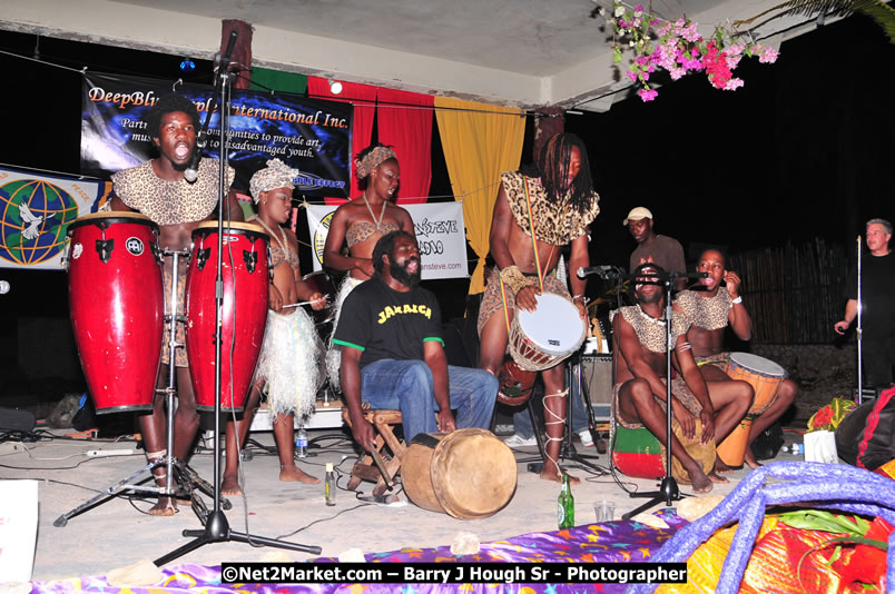 Chinese New Year @ The Sunset Show at Negril Escape - Tuesday, January 27, 2009 - Live Reggae Music at Negril Escape - Tuesday Nights 6:00PM to 10:00 PM - Photographs by Net2Market.com - Barry J. Hough Sr, Photographer/Photojournalist - Negril Travel Guide, Negril Jamaica WI - http://www.negriltravelguide.com - info@negriltravelguide.com...!