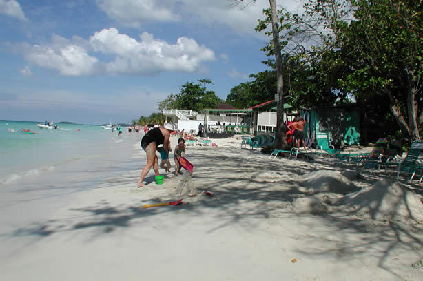 A Photo Walk along Negril's Famous Seven Mile Beach - Negril Travel Guide, Negril Jamaica WI - http://www.negriltravelguide.com - info@negriltravelguide.com...!