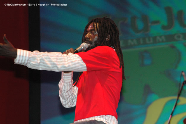 Buju Banton @ Tru-Juice Rebel Salute 2007 - Saturday, January 13, 2007, Port Kaiser Sports Club, St. Elizabeth - Negril Travel Guide, Negril Jamaica WI - http://www.negriltravelguide.com - info@negriltravelguide.com...!