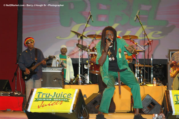 I Wayne @ Tru-Juice Rebel Salute 2007 - Saturday, January 13, 2007, Port Kaiser Sports Club, St. Elizabeth - Negril Travel Guide, Negril Jamaica WI - http://www.negriltravelguide.com - info@negriltravelguide.com...!