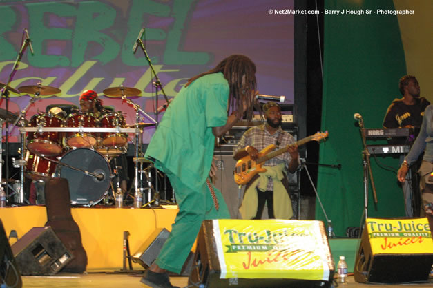 I Wayne @ Tru-Juice Rebel Salute 2007 - Saturday, January 13, 2007, Port Kaiser Sports Club, St. Elizabeth - Negril Travel Guide, Negril Jamaica WI - http://www.negriltravelguide.com - info@negriltravelguide.com...!