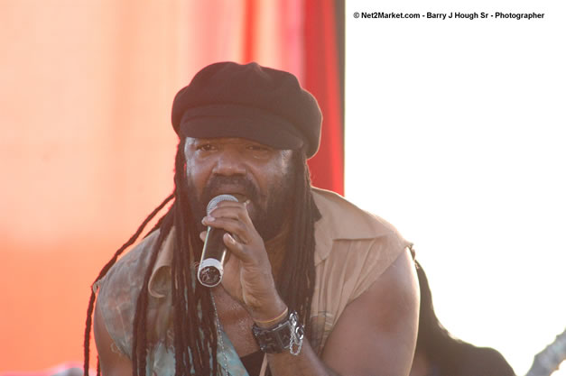 Tony Rebel Closing Tru-Juice Rebel Salute 2007 - Saturday, January 13, 2007, Port Kaiser Sports Club, St. Elizabeth - Negril Travel Guide, Negril Jamaica WI - http://www.negriltravelguide.com - info@negriltravelguide.com...!