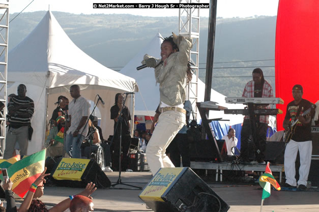 Jah Cure at Tru-Juice Rebel Salute 2008 - The 15th staging of Tru-Juice Rebel Salute, Saturday, January 12, 2008, Port Kaiser Sports Club, St. Elizabeth, Jamaica W.I. - Photographs by Net2Market.com - Barry J. Hough Sr, Photographer - Negril Travel Guide, Negril Jamaica WI - http://www.negriltravelguide.com - info@negriltravelguide.com...!