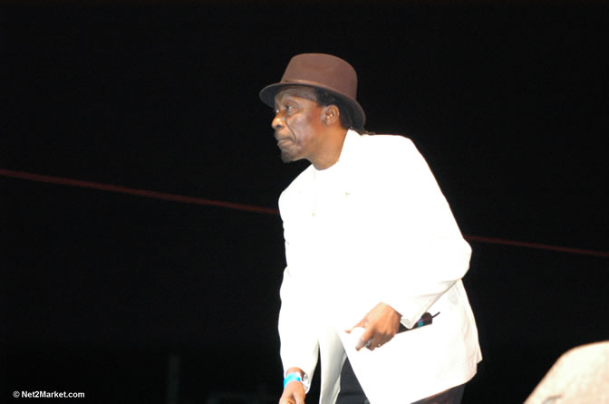 Alton Ellis - Red Stripe Reggae Sumfest 2005 - Rockers Night - July 20th, 2005 - Negril Travel Guide, Negril Jamaica WI - http://www.negriltravelguide.com - info@negriltravelguide.com...!