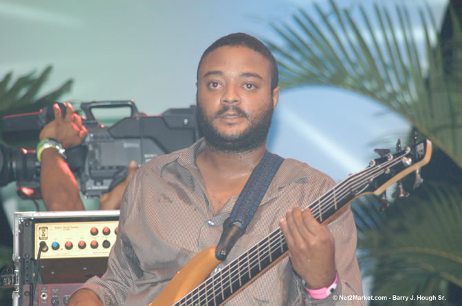 Andy Vernon - Red Stripe Reggae Sumfest 2005 - International Night - July 22th, 2005 - Negril Travel Guide, Negril Jamaica WI - http://www.negriltravelguide.com - info@negriltravelguide.com...!