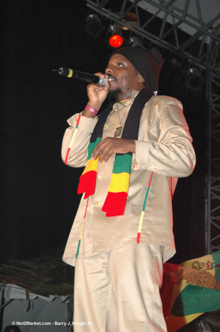 Chuck Fenda - Red Stripe Reggae Sumfest 2005 - Dancehall Night - July 21th, 2005 - Negril Travel Guide, Negril Jamaica WI - http://www.negriltravelguide.com - info@negriltravelguide.com...!