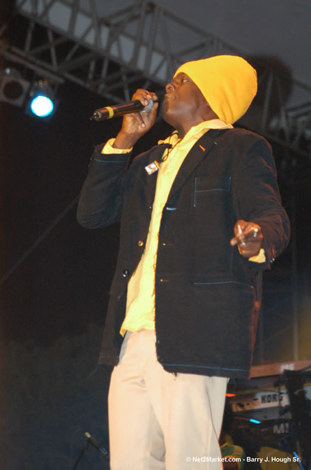 Richie Spice - Red Stripe Reggae Sumfest 2005 - International Night - July 22th, 2005 - Negril Travel Guide, Negril Jamaica WI - http://www.negriltravelguide.com - info@negriltravelguide.com...!