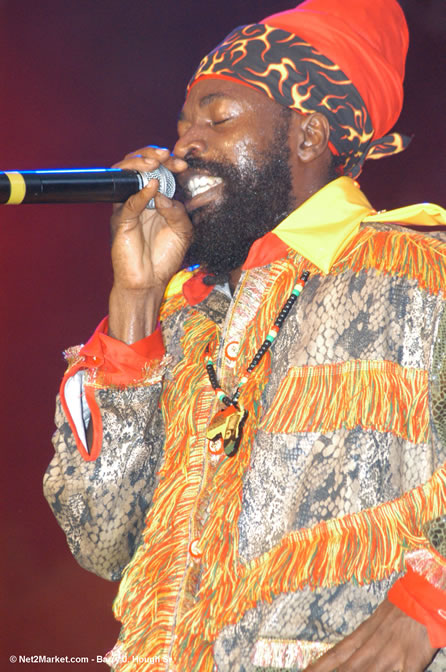 Capleton - Red Stripe Reggae Sumfest 2005 - Dancehall Night - July 21th, 2005 - Negril Travel Guide, Negril Jamaica WI - http://www.negriltravelguide.com - info@negriltravelguide.com...!