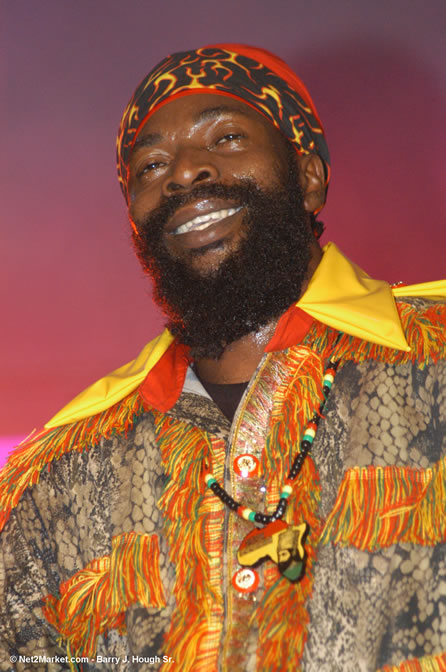 Capleton - Red Stripe Reggae Sumfest 2005 - Dancehall Night - July 21th, 2005 - Negril Travel Guide, Negril Jamaica WI - http://www.negriltravelguide.com - info@negriltravelguide.com...!